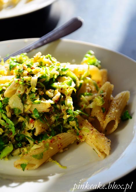makaron z brukselką broussels pasta, makarona z brukselką